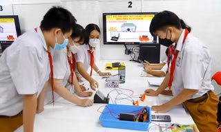 Đề thi tuyển sinh lớp 10 môn ngữ văn tại TPHCM có độ mở cao