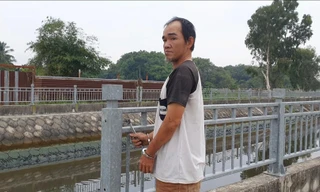 TPHCM: Thiếu tiền tiêu xài, một đối tượng tháo trộm lan can bờ kênh đem bán