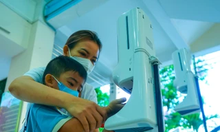 TPHCM: Phụ huynh, học sinh mệt mỏi khi F0 tăng mạnh trong trường học