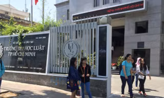 Điểm tối thiểu để được thi kiểm tra năng lực vào ĐH Luật TPHCM là 19,5