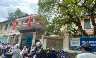 Choáng với quỹ phụ huynh 270 triệu đồng, chi 58 triệu làm quà cho giáo viên