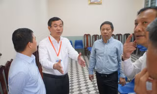 Thứ trưởng Bộ GD&ĐT đề nghị TPHCM không 'vận dụng sáng tạo' khi tổ chức thi tốt nghiệp THPT