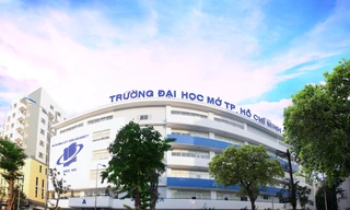 Trường đại học Mở TPHCM ngưng sử dụng chai nhựa trong nhà trường từ ngày 5/5