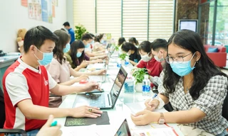 Thí sinh nộp hồ sơ vào một trường đại học ở TPHCM