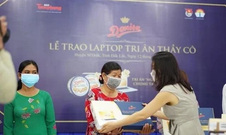 Hành trình trao tặng laptop tri ân giáo viên vùng cao do báo Tiền Phong cùng Danisa tổ chức