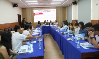 Công ty du học 'chui' mời người nước ngoài đến tư vấn khách hàng