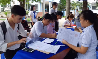 Nhiều trường ĐH ở TPHCM công bố điểm trúng tuyển học bạ, tuyển thẳng