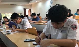 Thí sinh làm bài thi Kiểm tra năng lực của trường ĐH Quốc tế TPHCM năm 2019