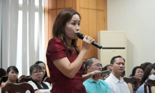 Giáo viên vay tiền qua app, phụ huynh nhận tin nhắn đe dọa, chủ nợ tìm đến trường