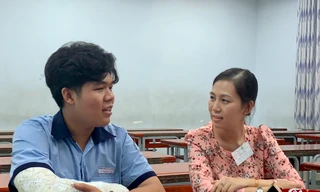 Chia sẻ 'bất ngờ' của giám thị viết bài giúp thí sinh thi vào 10 ở TPHCM