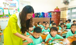 Hàng ngàn giáo viên nghỉ việc, TPHCM bàn cách giữ chân