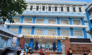 Cảnh cáo cô giáo đánh gãy ngón tay học sinh tiểu học tại TPHCM