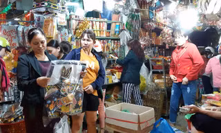 Nhộn nhịp chợ vàng mã tiễn ông Công, ông Táo