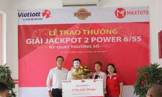 Ông H.T.L. đem năm sinh cả nhà ra chơi xổ số Vietlott và may mắn trúng độc đắc.