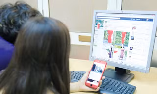 Các hoạt động thương mại điện tử sẽ phải thực hiện giao dịch thanh toán qua ngân hàng.