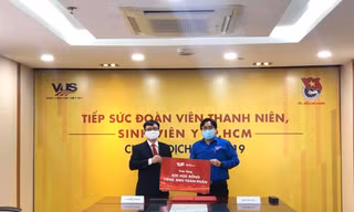 Tặng học bổng tiếng Anh cho sinh viên tham gia tuyến đầu chống dịch
