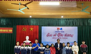 Những chuyến xe “San sẻ yêu thương cùng miền Trung”