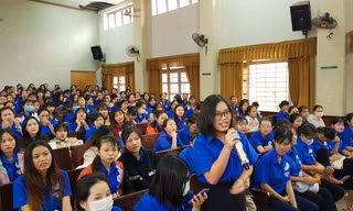 Đoàn trường CĐSP Trung ương Nha Trang tổ chức chuyên đề biển, đảo Việt Nam 