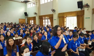 Đoàn trường CĐSP Trung ương Nha Trang tổ chức chuyên đề biển, đảo Việt Nam 