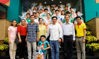 Nhà văn hóa sinh viên TP. HCM: Trao quà Tết cho sinh viên