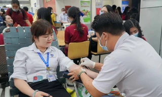 Sinh viên trường ĐH Nguyễn Tất Thành tham gia "Ngày tình nguyện Đỏ"