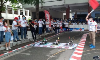 Sôi động cuộc thi “Mini Car Racing năm 2020”