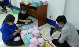 Tặng 12.000 khẩu trang vải cho người có hoàn cảnh khó khăn