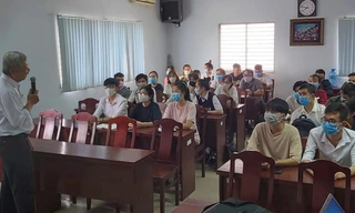 Sinh viên Trường CĐ Y tế Bình Dương xung phong hỗ trợ trong khu cách ly