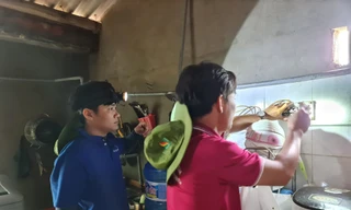 Xắn tay giúp bà con vùng lũ ổn định cuộc sống