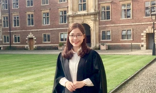 Nữ du học sinh Việt Nam gây chú ý với khóa luận "thời sự" về COVID-19 