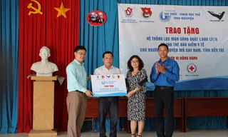 Tặng máy lọc nước mặn cho người dân tỉnh Bến Tre