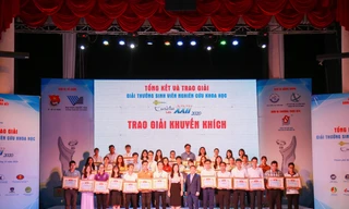 Thành Đoàn TP. HCM trao 377 triệu đồng cho sinh viên đoạt giải Euréka 