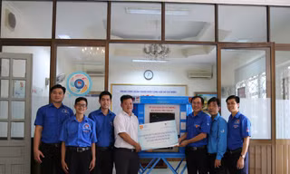 Tặng tủ sát khuẩn tự động đa năng