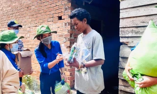 “Tri thức xanh” đến buôn làng tuyên truyền phòng chống dịch COVID-19