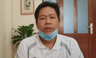 Khởi tố 2 vợ chồng thuê người tạt mắm tôm, đòi nợ ở TP HCM