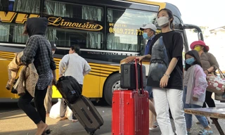 Người dân ‘đủng đỉnh’ trở lại TPHCM sau Tết