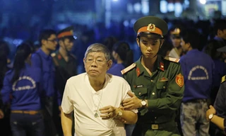 Nước mắt tuôn rơi nơi cổng nhà Đại tướng tối 10/10