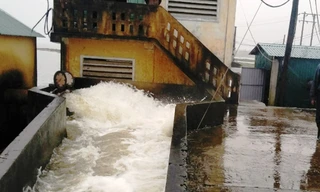 TT-Huế: Mưa lớn uy hiếp hàng nghìn ha lúa, xuất hiện nhiều điểm sạt lở bờ sông