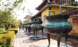 Báu vật Cửu đỉnh bên trong Hoàng thành Huế, sau lưng Hiển Lâm các.