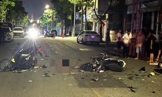 Va chạm kinh hoàng giữa 2 xe gắn máy, 4 người thương vong