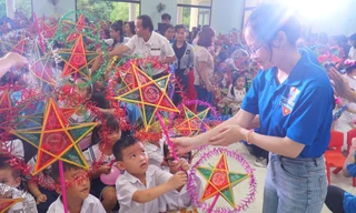 Tỉnh Đoàn TT-Huế tổ chức vui Trung thu cho thiếu nhi vùng khó khăn