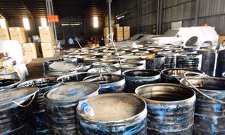 Tạm giữ xe tải chở 15 tấn nhựa đường không rõ nguồn gốc xuất xứ