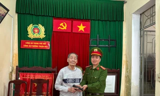 Cụ ông 87 tuổi ở Huế tự nguyện giao nộp khẩu súng K54 và nhiều viên đạn