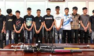 Triệu tập thêm 10 đối tượng liên quan vụ cầm hung khí, phóng xe tốc độ cao 'khoe' trên TikTok