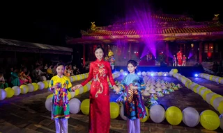 Muôn sắc áo dài truyền thống lộng lẫy giữa di sản Huế