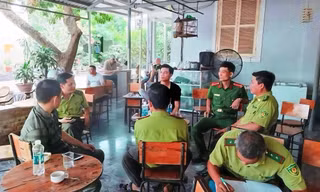 Vì sao kiểm lâm phải yêu cầu chứng minh nguồn gốc chim cảnh tại quán cà phê?
