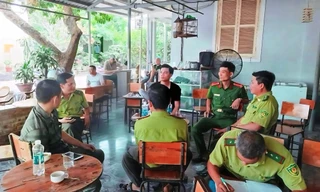 Vì sao kiểm lâm phải yêu cầu chứng minh nguồn gốc chim cảnh tại quán cà phê?