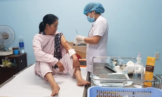 Cứu người phụ nữ bị chó dữ cắn gần nát cánh tay