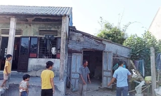 Khảo sát xây dựng nhà an toàn chống lũ tại xã Quảng An, do Quỹ hỗ trợ phát triển cộng đồng sống bền vững tài trợ một phần kinh phí