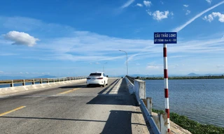 Người mẹ trẻ ôm con 8 tháng tuổi nhảy sông Hương